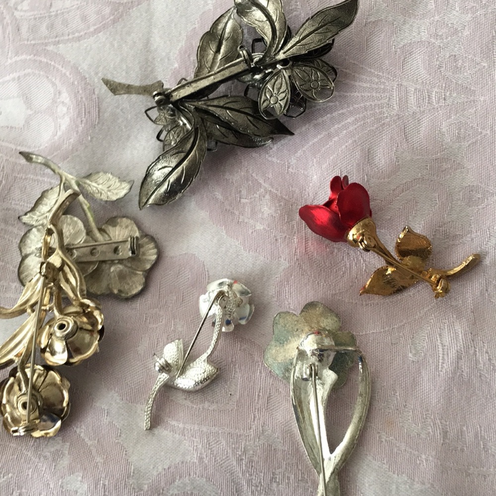 6 flower Rose Lot 1 marked Avon brooches brooch - Picture 2 of 3